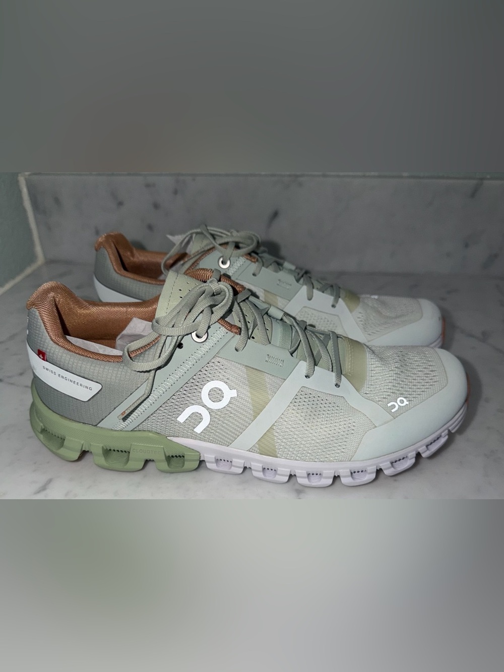 NWOB On Running Cloudflow Women's Shoe in Mint Green, White and Tan 9.5 - Picture 2 of 7